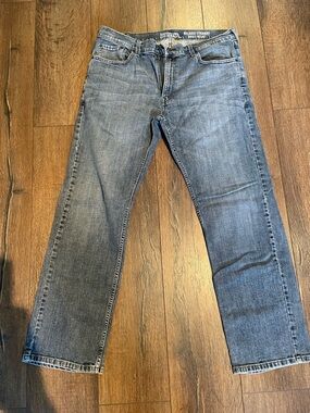 Signature by Levi Strauss Men’s Medium Blue Slim Straight Jeans